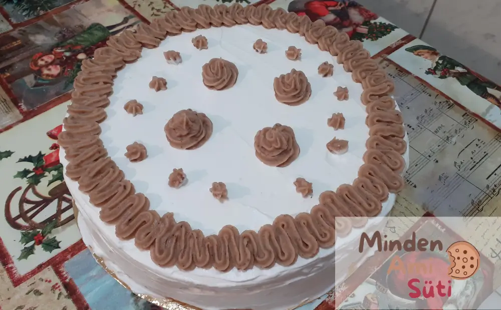 gesztenyetorta díszítve