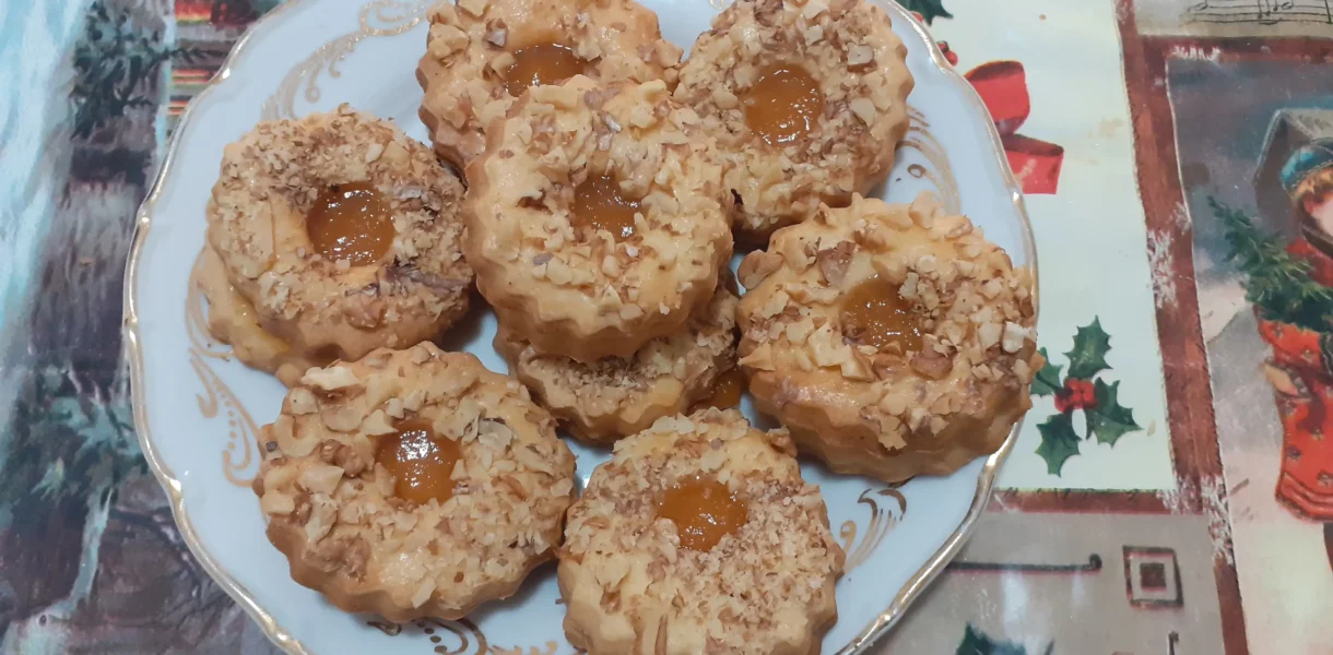elkészült kisütött linzer karika